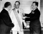 1414498749_henry-ford-receiving-the-grand-cross-of-the-german-eagle-from-nazi-officials.-1938.jpg